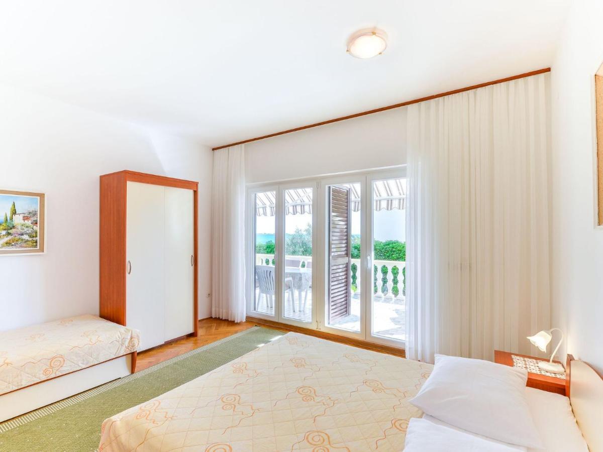 Apartments In House Liveric, In Vir At The Beach Exterior photo