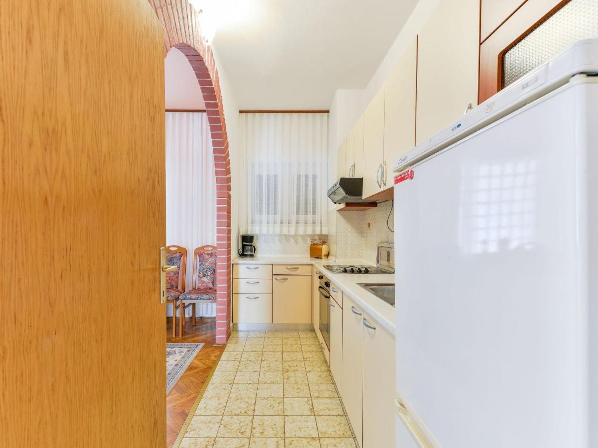Apartments In House Liveric, In Vir At The Beach Exterior photo