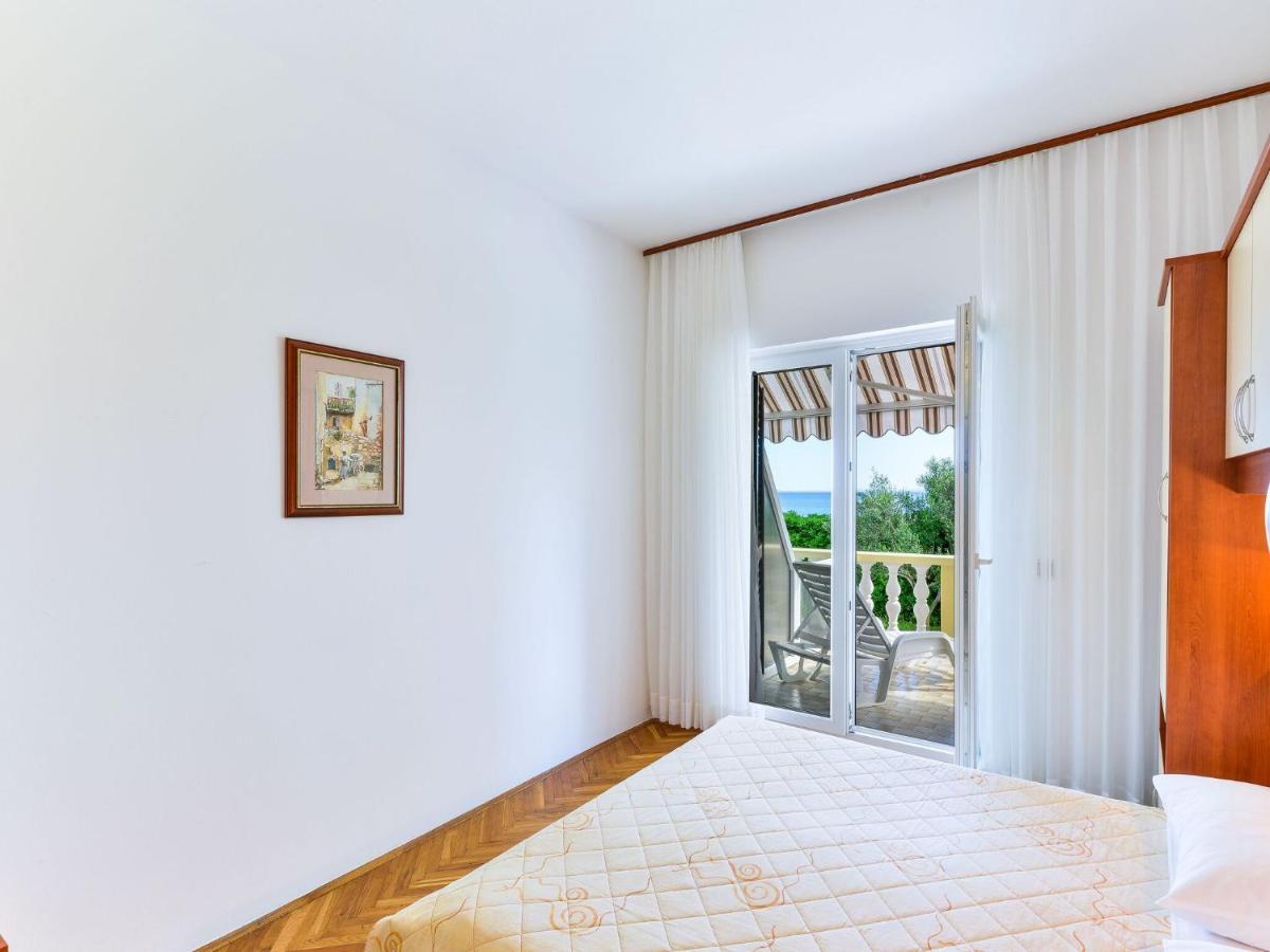 Apartments In House Liveric, In Vir At The Beach Exterior photo